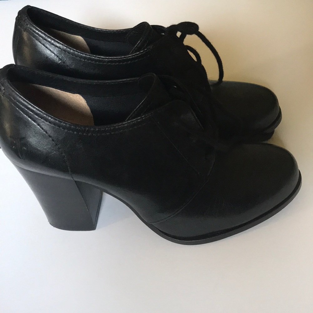 Frye oxford pupms